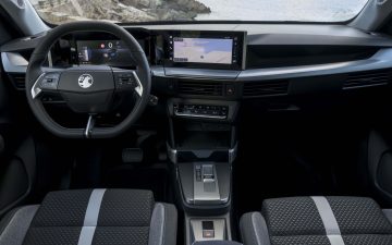 Details Opel Frontera Automatic Hybrid SUV (Model 2025) 
